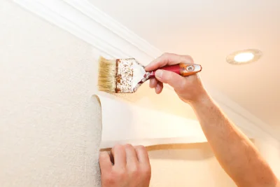 Pose de papier peint à Maisons-Alfort — revêtements muraux et toiles de verre